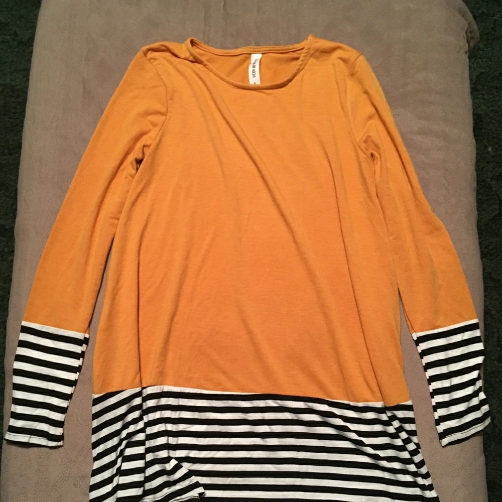 Short Sleeve Round Neck Top